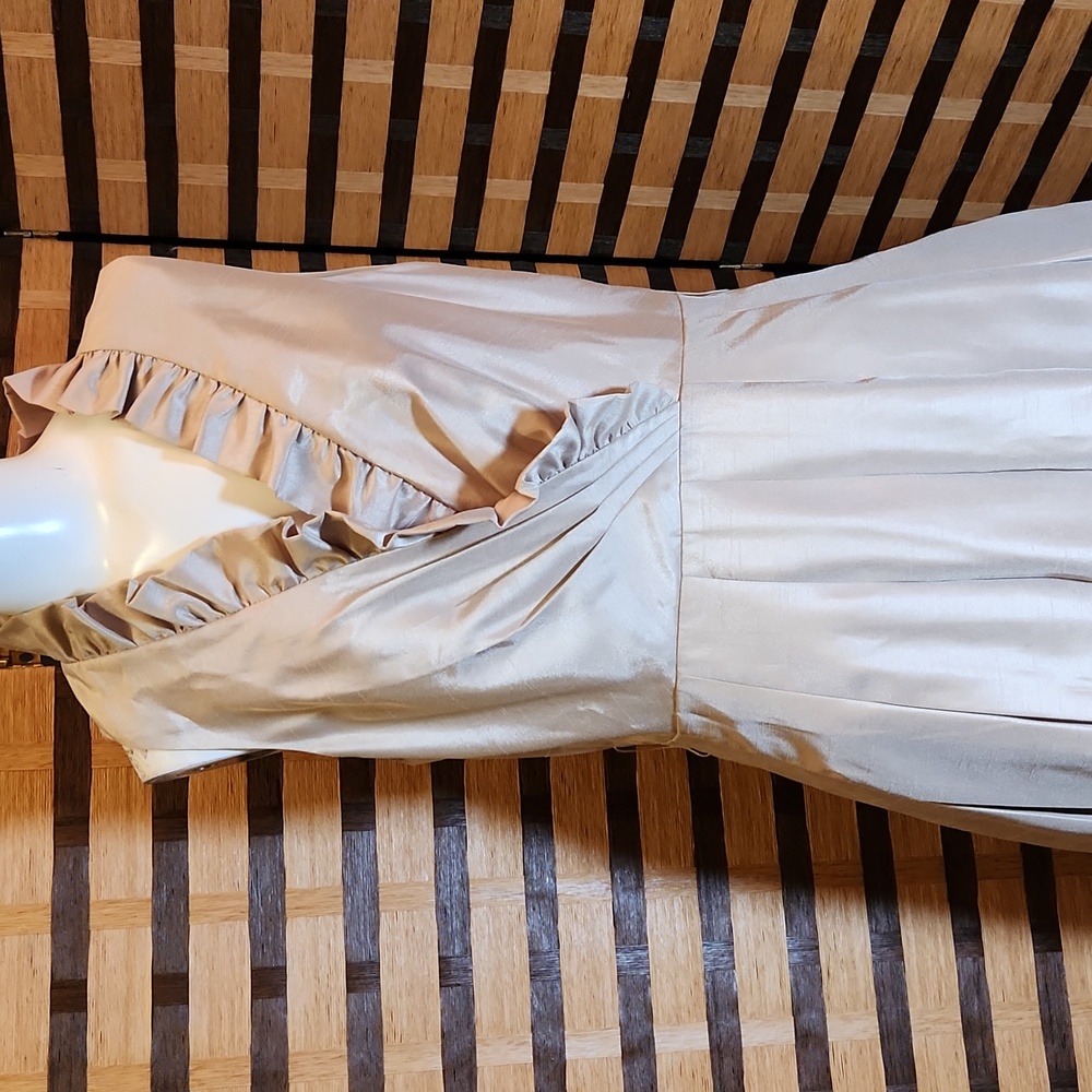 Jessica Howard gold party dress - Picture 2 of 12